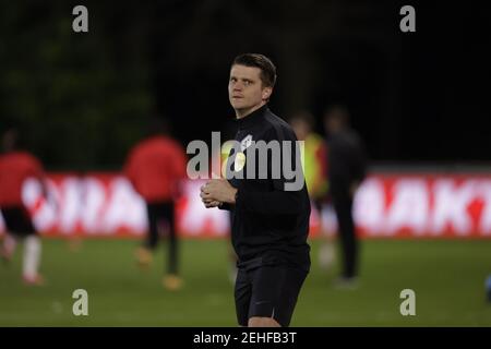 EINDHOVEN, PAESI BASSI - FEBBRAIO 19: Arbitro Jesse Rozendal durante la partita olandese di Keukenkampioendivisie tra PSV U23 e FC Den Bosch a De Herdg Foto Stock