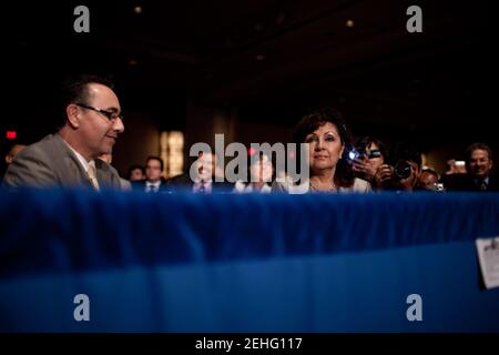 I membri del pubblico ascoltano mentre il presidente Barack Obama dà le osservazioni alla colazione nazionale di preghiera di Esperanza al JW Marriot Hotel in Washington, D.C., 19 giugno 2009. Foto Stock