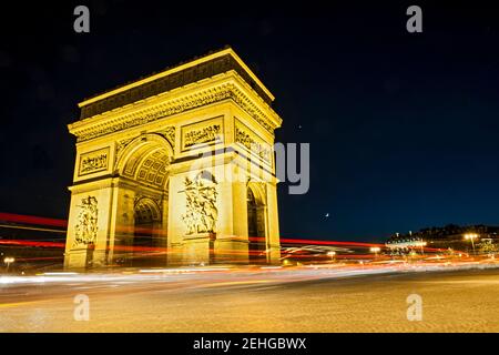 L'Arc de Triumph a Parigi di notte Foto Stock