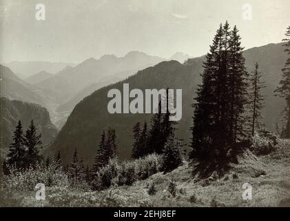 Panorama. Blick am Wege zum Kronalpelsattel nach Süden in das Fellatal...............Aufgenommen, am 22.September 1915. Foto Stock