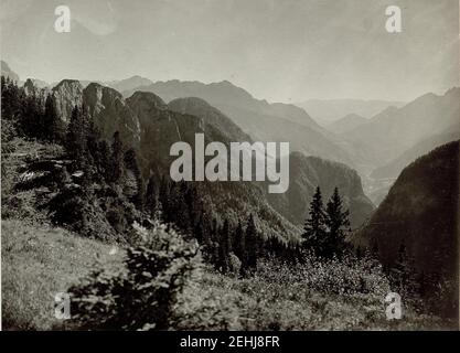 Panorama. Blick am Wege zum Kronalpelsattel nach Süden in das Fellatal...............Aufgenommen, am 22.September 1915. Foto Stock