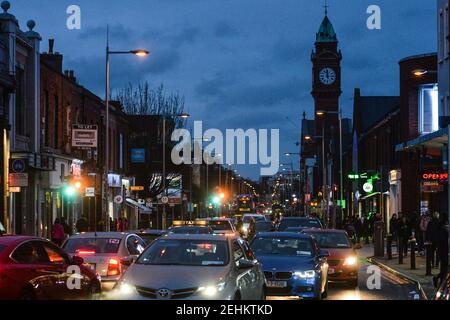 Dublino, Irlanda. 19 Feb 2021. Una vista del traffico sulla strada principale nella zona di Rathmines durante la pandemia di Covid-19. Credit: SOPA Images Limited/Alamy Live News Foto Stock