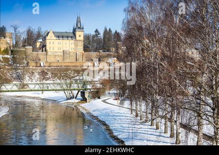 Pseudogoticky zamek z 1547, Zruc nad Sazavou, Středočeský kraj, Ceska republika / neo-gotico del castello dal 1547, città Zruc nad Sazavou, Boemia centrale, Foto Stock