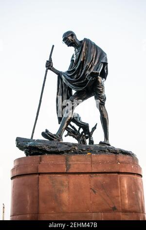 Statua di Mahatma Gandhi sulla spiaggia marina di Chennai Foto Stock