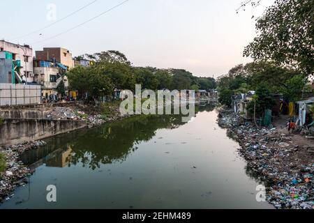 Fiume Cooum a Chennai, Tamil Nadu, India Foto Stock