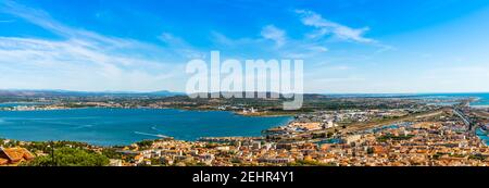 Panorama del Bassin de Thau da Mont Saint Clair (Sète), in Hérault, Occitanie, Francia Foto Stock