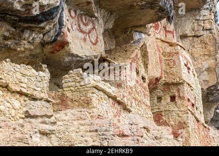 Tombe Revash, vicino a Yerbabuena, scolpito dalla roccia, Perù Foto Stock