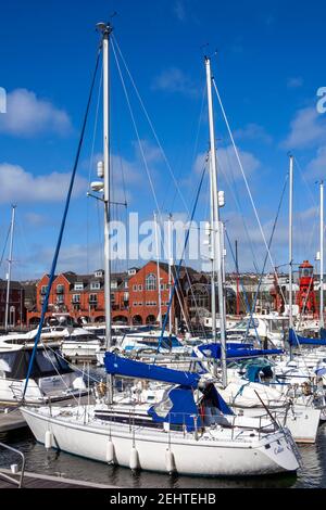 Swansea, Galles, 31 marzo 2017 : Swansea Marina è una popolare località balneare per le barche e gli yacht sulla costa gallese, stoc Foto Stock