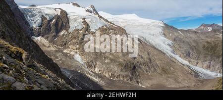 Vista dal passo Lobben Tortel sul gruppo montuoso del Venediger. Ghiacciaio di Schlatenkees. Osttirol. Alpi austriache. Europa Foto Stock