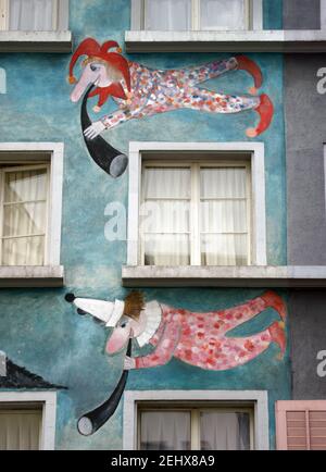 Lucerna, Svizzera, la facciata della casa con murales (o graffiti) nel centro storico Foto Stock