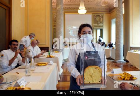 Milano, Italia. 19 Feb 2021. 2/19/2021 - Milano, Campionato del mondo Panettone a Milano a Palazzo Bovara solo per uso editoriale (Foto di IPA/Sipa USA) Credit: Sipa USA/Alamy Live News Foto Stock