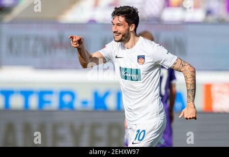 20 febbraio 2021, bassa Sassonia, Osnabrück: Calcio: 2 Bundesliga, VfL Osnabrück - 1. FC Heidenheim, giorno di incontro 22. Tim Kleindienst di Heidenheim celebra il suo obiettivo di renderlo 0:1. Foto: Guido Kirchner/dpa - NOTA IMPORTANTE: In conformità con le norme del DFL Deutsche Fußball Liga e/o del DFB Deutscher Fußball-Bund, è vietato utilizzare o utilizzare fotografie scattate nello stadio e/o nella partita sotto forma di sequenze di immagini e/o serie di foto di tipo video. Foto Stock