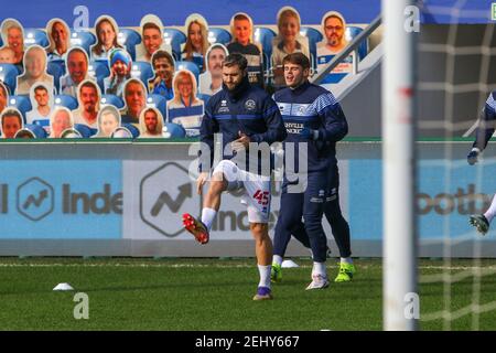 LONDRA, INGHILTERRA. IL 20 FEBBRAIO, Charlie Austin si riscalda prima della partita del campionato Sky Bet tra Queens Park Rangers e Bournemouth al Loftus Road Stadium, Londra, sabato 20 febbraio 2021. (Credit: Ian Randall | MI News) Foto Stock