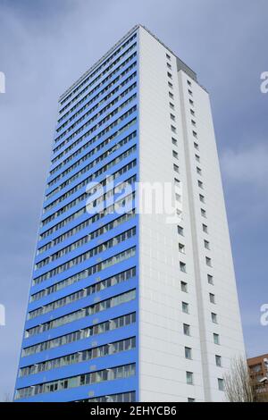 NEWHAM, LONDRA - 20 FEBBRAIO 2021: Ferrier Point High Rise a Canning Town. Foto Stock