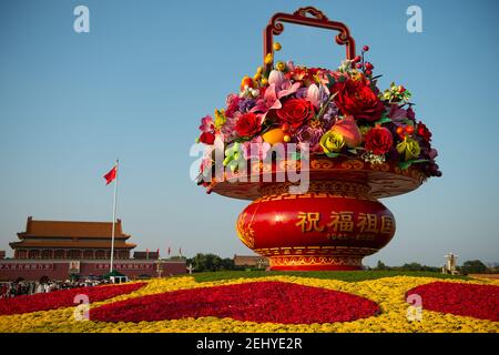 (210220) -- PECHINO, 20 febbraio 2021 (Xinhua) -- Foto scattata il 24 settembre 2020 mostra un 'cestino di fiori' a Piazza Tian'anmen a Pechino, capitale della Cina. PER ANDARE CON XINHUA TITOLI DEL 20 febbraio 2021 (Xinhua/Chen Zhonghao) Foto Stock