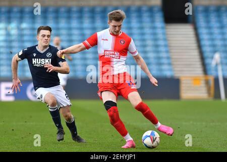 LONDRA, INGHILTERRA. IL 20 FEBBRAIO Josh Knight del Wycombe in azione durante la partita del campionato Sky Bet tra Millwall e Wycombe Wanderers al Den, Londra, sabato 20 febbraio 2021. (Credit: Ivan Yordanov | MI News) Credit: MI News & Sport /Alamy Live News Foto Stock