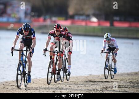 Il belga Toon Aerts e il belga Laurens Sweeck hanno ritratto in azione durante la corsa maschile nella Waaslandcross, ottavo e ultimo della croce Ethias, Satu Foto Stock