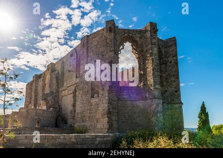 Veduta dell'abbazia di Saint Félix de Monceau a Gigean in Hérault in Occitania, Francia Foto Stock