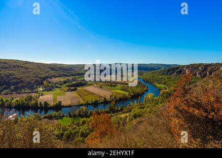Il fiume Lot vicino a Saint Cirq Lapopie, nel Lot, Occitanie, Francia Foto Stock