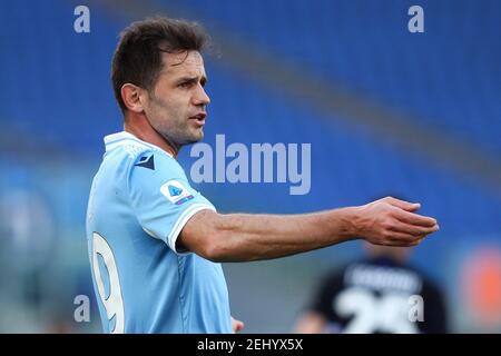 Roma, Italia. 20 Feb 2021. Senad Lulic dei gesti laziali durante il campionato italiano Serie UNA partita di calcio tra SS Lazio e UC Sampdoria il 20 febbraio 2021 allo Stadio Olimpico di Roma - Foto Federico Proietti/DPPI/LiveMedia/Sipa USA Credit: Sipa USA/Alamy Live News Foto Stock