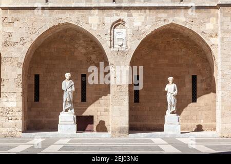 Cortile del Palazzo dei Grand Masters, Città Vecchia, Rodi, Grecia, Europa Foto Stock