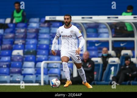 Birmingham, Regno Unito. 20 Feb 2021. Saman Ghoddos N. 20 di Brentford dribbles la palla a Birmingham, UK il 20/2021. (Foto di Simon Bissett/News Images/Sipa USA) Credit: Sipa USA/Alamy Live News Foto Stock