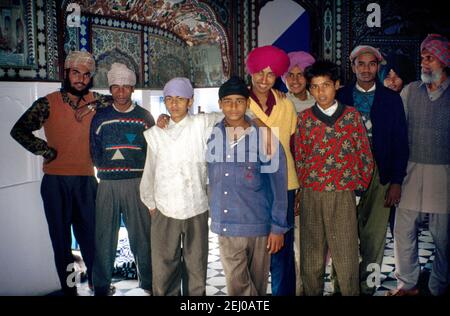 Amritsar India Baba Atol Tower giovani ragazzi Foto Stock