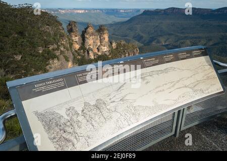 Le tre Sorelle formazioni rocciose di arenaria, Jamison Valley e Mount Solitary, Katoomba, Blue Mountains, New South Wales, Australia. Foto Stock