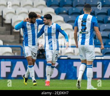 20 febbraio 2021; il John Smiths Stadium, Huddersfield, Yorkshire, Inghilterra; Campionato di calcio inglese, Huddersfield Town contro Swansea City; Fraizer Campbell's Goal Celebration con Pipa Foto Stock