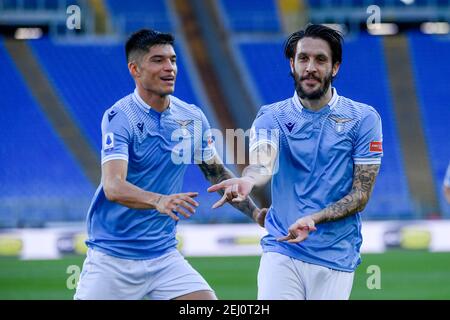 Luis Alberto e Joaquin Correa della SS Lazio festeggiano un gol durante il Campionato Italiano di Calcio League A 2020/2021 tra SS Lazio e UC Sampdoria allo Stadio Olimpico di Roma.(Punteggio finale; SS Lazio 1:0 UC Sampdoria) Foto Stock