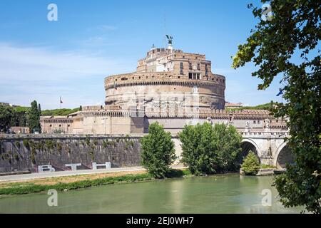 Castel Sant'Angelo e il ponte sul fiume Tevere a Roma, Italia. Foto Stock