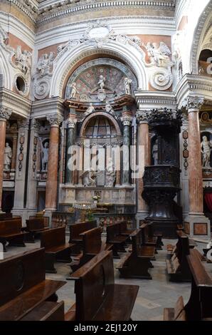 La navata della chiesa barocca Chiesa di San Carlo Borromeo, Torino Foto Stock