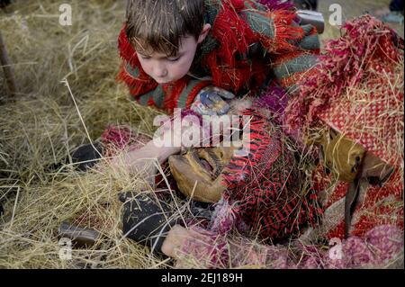 Le feste di Entrudo (o Shrovetide) a Vila Boa (piccolo villaggio nella regione di Trás-OS-Montes di Porggal), una tradizionale festa di carnevale che risale Foto Stock