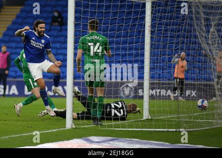 Cardiff, Regno Unito. 20 Feb 2021. Marlon Pack della città di Cardiff segna il suo 3° goal squadre. EFL Skybet Championship, Cardiff City contro Preston North End al Cardiff City Stadium di Cardiff, Galles, sabato 20 febbraio 2021. Questa immagine può essere utilizzata solo per scopi editoriali. Solo per uso editoriale, è richiesta una licenza per uso commerciale. Nessun utilizzo nelle scommesse, nei giochi o nelle pubblicazioni di un singolo club/campionato/giocatore. pic di Andrew Orchard/Andrew Orchard sports photography/Alamy Live news Credit: Andrew Orchard sports photography/Alamy Live News Foto Stock