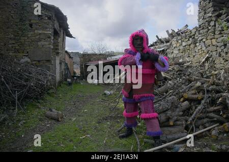 Le feste di Entrudo (o Shrovetide) a Vila Boa (piccolo villaggio nella regione di Trás-OS-Montes di Porggal), una tradizionale festa di carnevale che risale Foto Stock