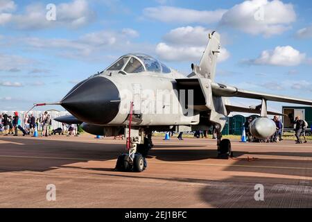 RAF Fairford, Gloucestershire / UK - Luglio 20 2019: Un Air Force Italia Panavia A-200A Tornado, MM7057/ 6-04, 6 Stormo, al RIAT 2019 Foto Stock