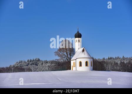 Cappella in inverno nel quartiere Fürstenfeldbruck, Baviera, Germania, Europa Foto Stock