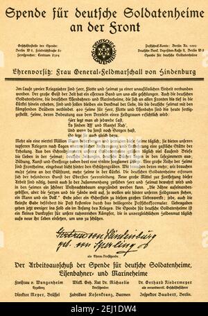 Europa, Germania, 1. Weltkrieg, Spendenaufruf : ' Spende für deutsche Soldatenheime an der Front ' , herausgegeben vom Arbeitsausschuß der Spende für deutsche Soldatenheime, Eisenbahner - und Marineheime , Vorsitzende : Gertrud von Hindenburg, auf der Vorderseindite des Flugblattes von Henburg, Paul von 1915, Porträt ? , Größe : 20 cm x 29 cm . / Europa , Germania, WW i , appello per donazioni : ' donazione per ospedali militari tedeschi vicino al fronte ' , pubblicato dal committente per ospedali militari tedeschi, lavoratori ferroviari e marinai, presidente: Gertrud von Hindenb Foto Stock