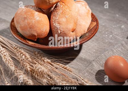piatto con torte su un burlap Foto Stock
