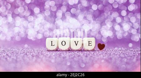 Scritta Amore brillante glitter luci bokeh sfondo . Foto Stock