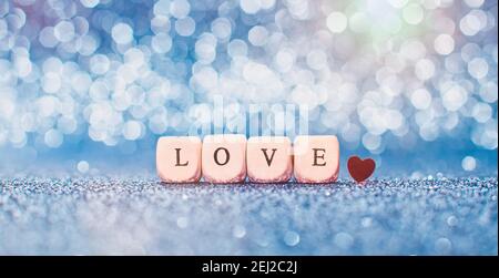 Scritta Amore brillante glitter luci bokeh sfondo . Foto Stock