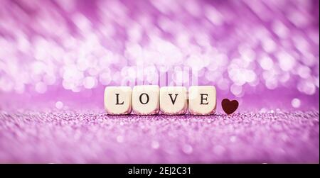 Scritta Amore brillante glitter luci bokeh sfondo . Foto Stock