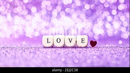 Scritta Amore brillante glitter luci bokeh sfondo . Foto Stock