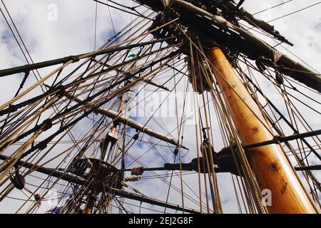 Rigging e albero della nave alta Foto Stock