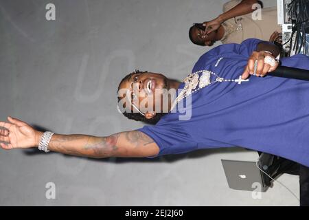 Piedi Lauderdale, Florida, Stati Uniti. 28 Feb 2021. - Jaquees si esibisce al quarantacinquesimo compleanno di Floyd Mayweather al Venue il 18 febbraio 2021 a Fort Lauderdale, Florida. Photo Credit: Walik Goshorn/Mediapunch/Alamy Live News Foto Stock