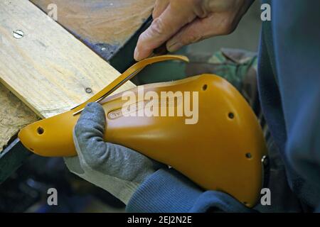 Regno Unito /Birmingham/ Smethwick/ Brooks Inghilterra/ Special Edition le selle di Brooks sono rifinite a mano . Foto Stock