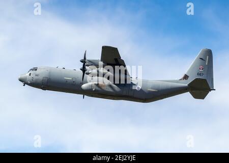 Aereo militare di trasporto in volo della forza aerea israeliana Lockheed C-130 Hercules. Germania - 27 agosto 2020 Foto Stock