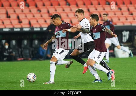 Jeison Murillo di Celta de Vigo e Alex Blanco di Valencia CF durante la partita di calcio del campionato spagnolo la Liga Tra / LM Foto Stock