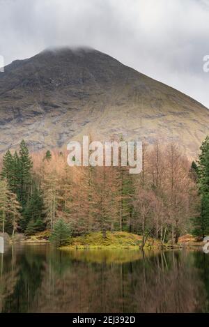 Splendida immagine paesaggistica di Torren Lochan a Glencoe in scozzese Highlands in un giorno invernale Foto Stock