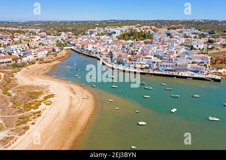 Antenna del village Ferragudo nell' Algarve Portogallo Foto Stock